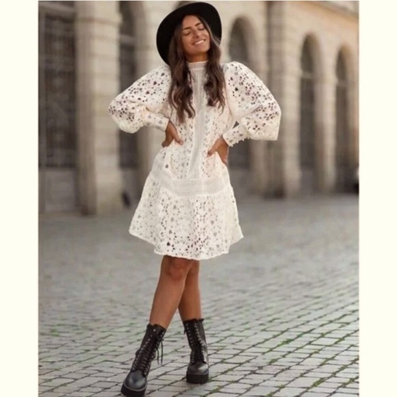 H&M Bloggers Favourite Stunning Lace Dress NWOT - Picture 1 of 16